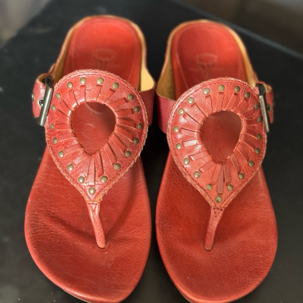 Frye Kitten Wedge Leather Studded Thong Sandal, Burnt Orange Size 8 Women